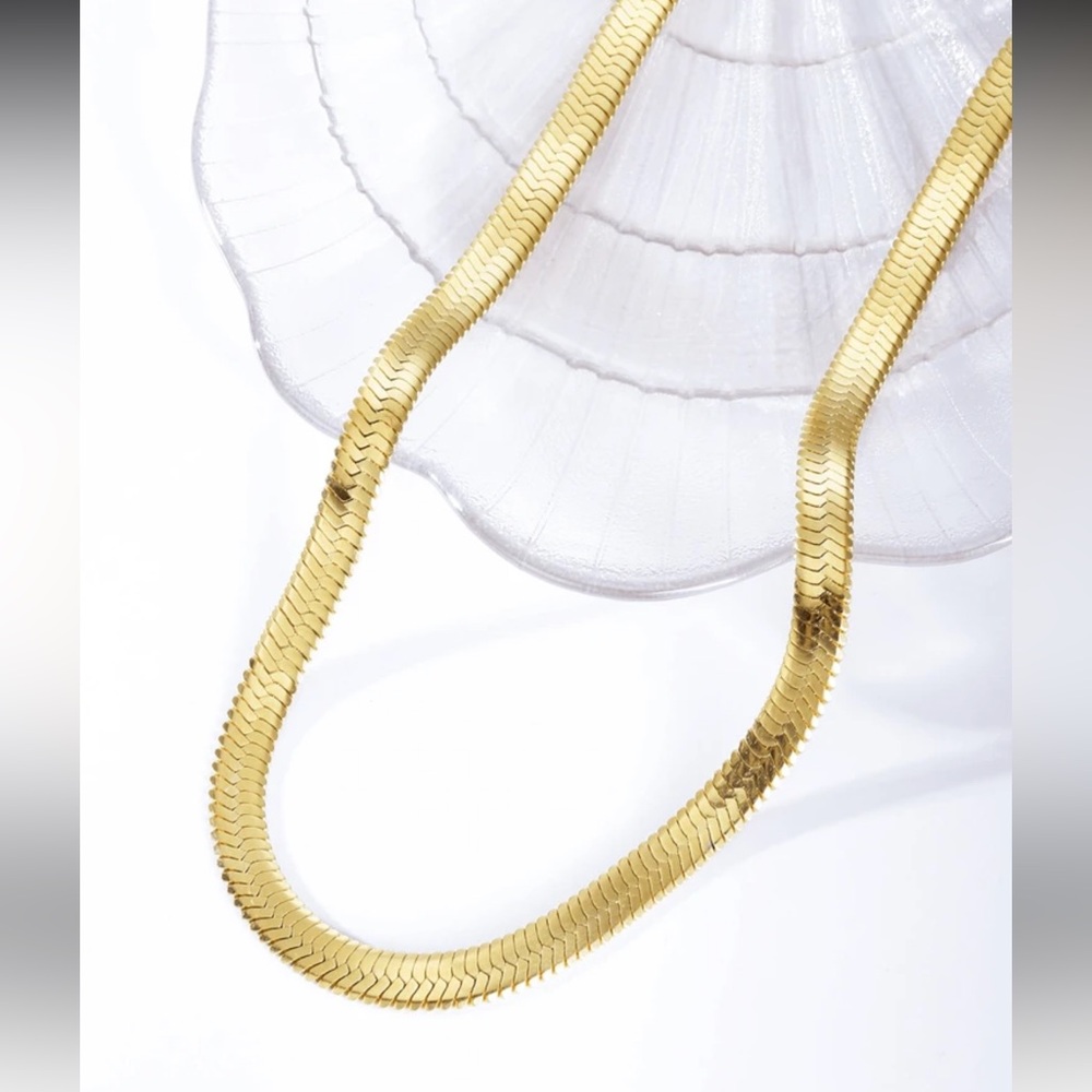 Elegant snake style Necklace